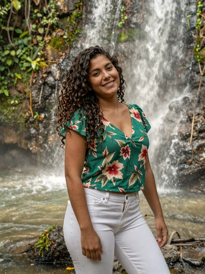 Nayeli, 27, a vibrant Honduran woman from La Ceiba ready for a new romance