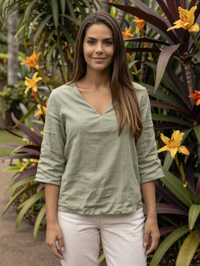 Camille, 25, an elegant French-Guianese woman from Matoury in a tropical garden