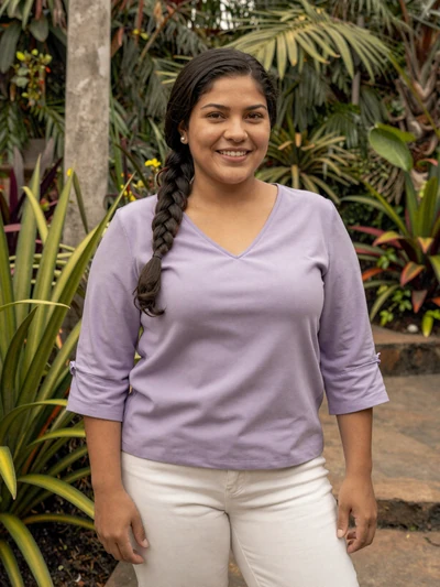 Rosa, 27, a warm and genuine Salvadoran woman from Santa Ana seeking a committed partner